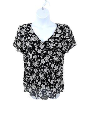 R&K ORIGINALS BLACK & WHITE FLORAL PRINT BLOUSE W/ FLUTTER SHORT FLUTTER SLEEVES